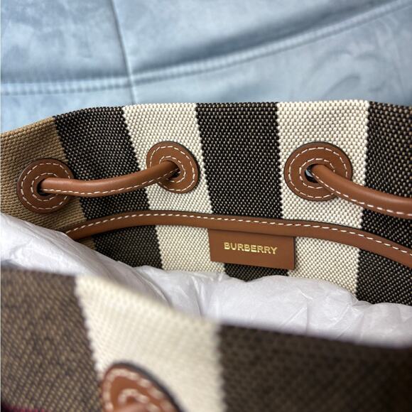 Burberry Checkered Bucket Bag NWT - Picture 6 of 8